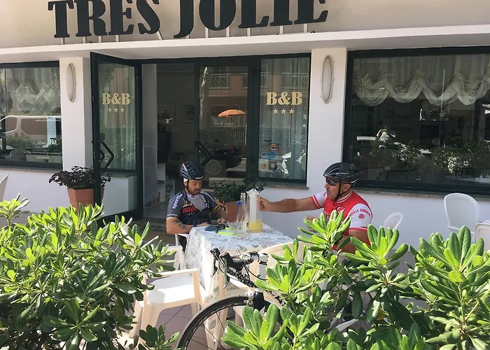 Tres Jolie ホテル 3*